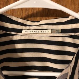 Small ladies top in great condition wore once.